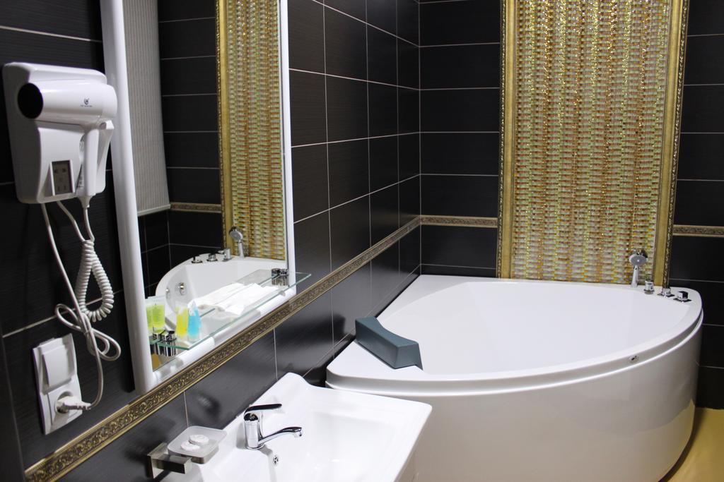 Astor Hotel & Spa Bishkek Esterno foto