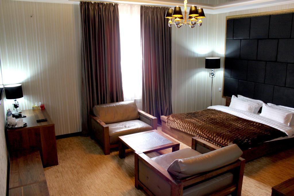 Astor Hotel & Spa Bishkek Esterno foto