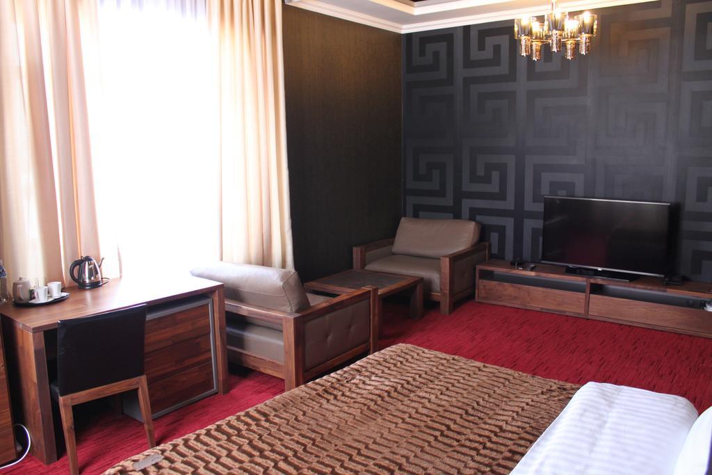 Astor Hotel & Spa Bishkek Esterno foto