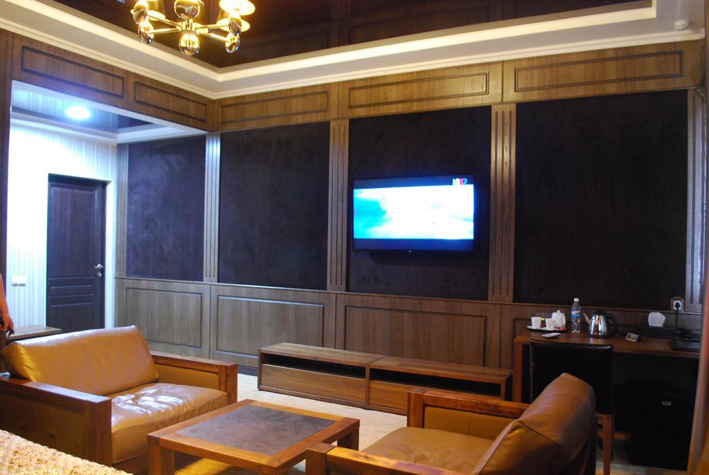 Astor Hotel & Spa Bishkek Esterno foto
